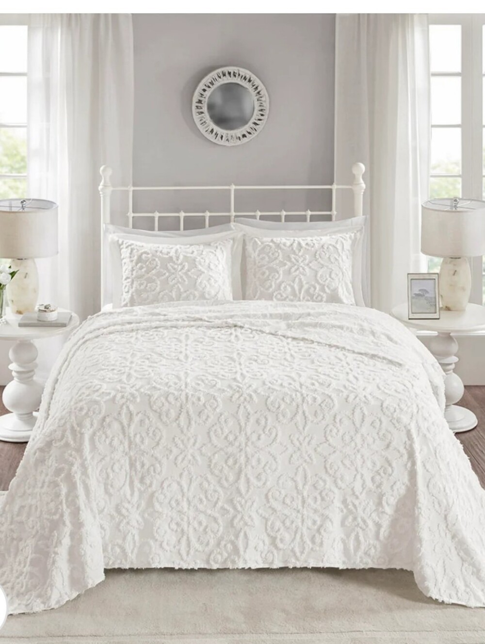 Madison Park White Sabrina Chenille Bedspread Set Size King